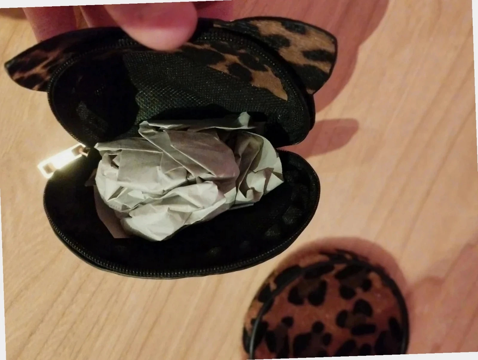 Pochette tigrée ronde. Neuve – photo 3